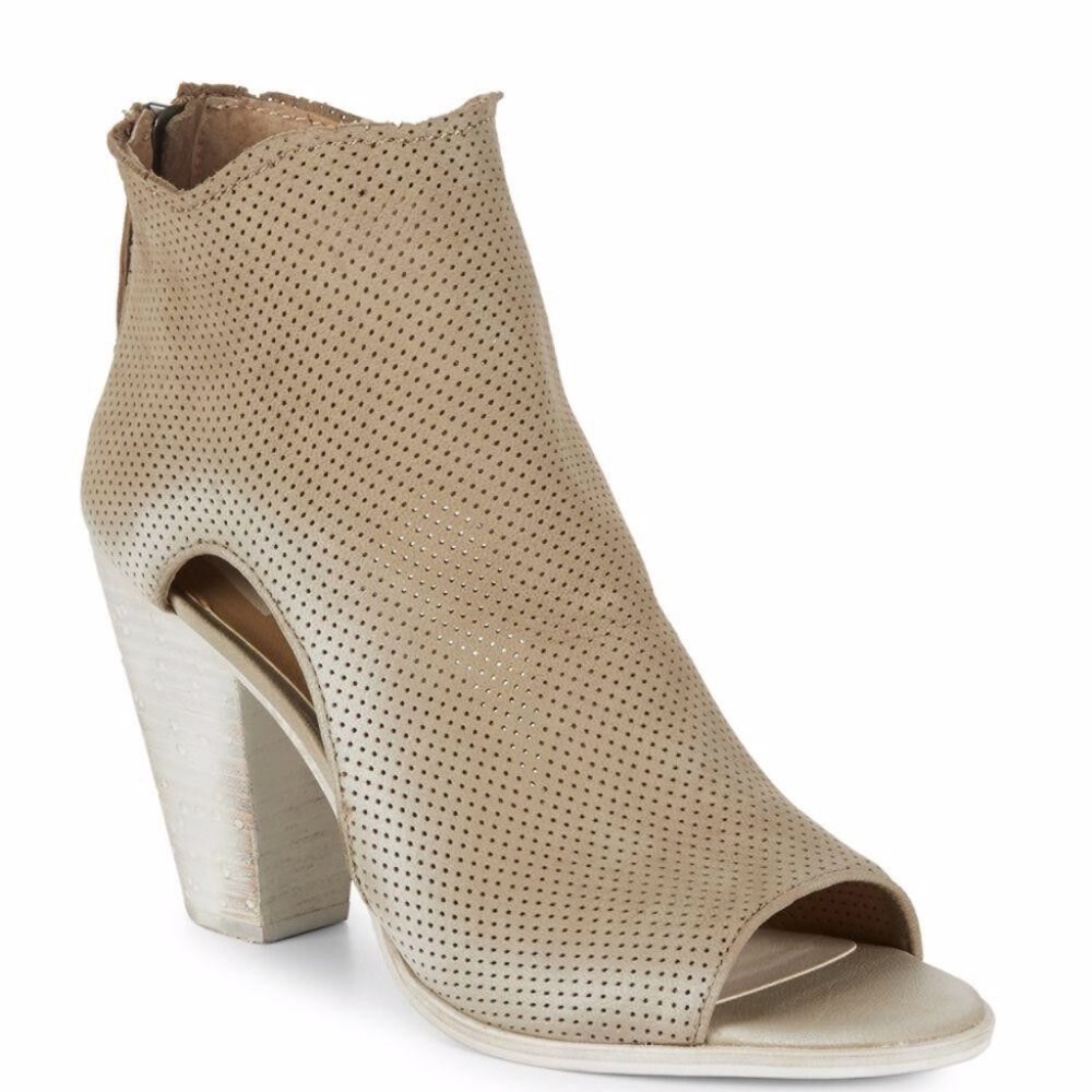 🤑📦 DOLCE VITA Harem Sandal Bootie in Sand Perforated
